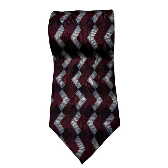 Vanheusen Other - VANHEUSEN Men's Red 100% Silk Pattern Neck Tie
